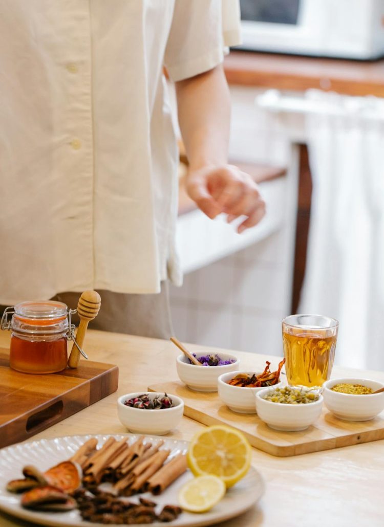 7 Best Honey-Based Home Remedies for Common Ailments