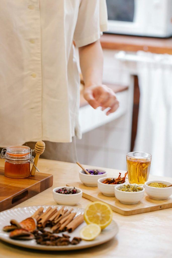 7 Best Honey-Based Home Remedies for Common Ailments